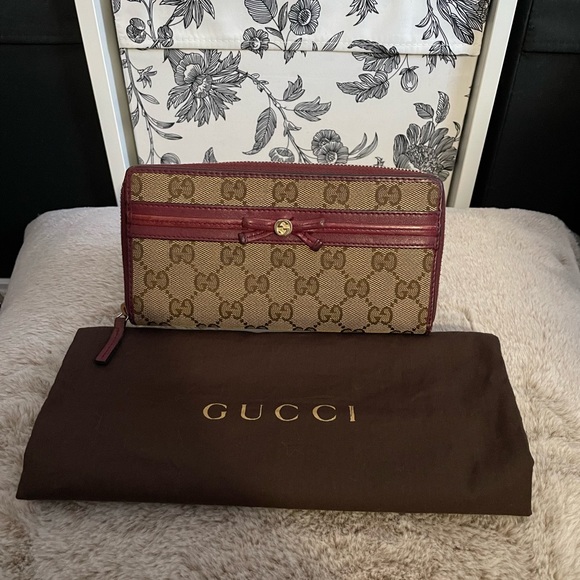 Gucci Handbags - 🎉HP🎉EUC Gucci Princy Monogram Long Wallet GG canvas magenta leather trim/bow